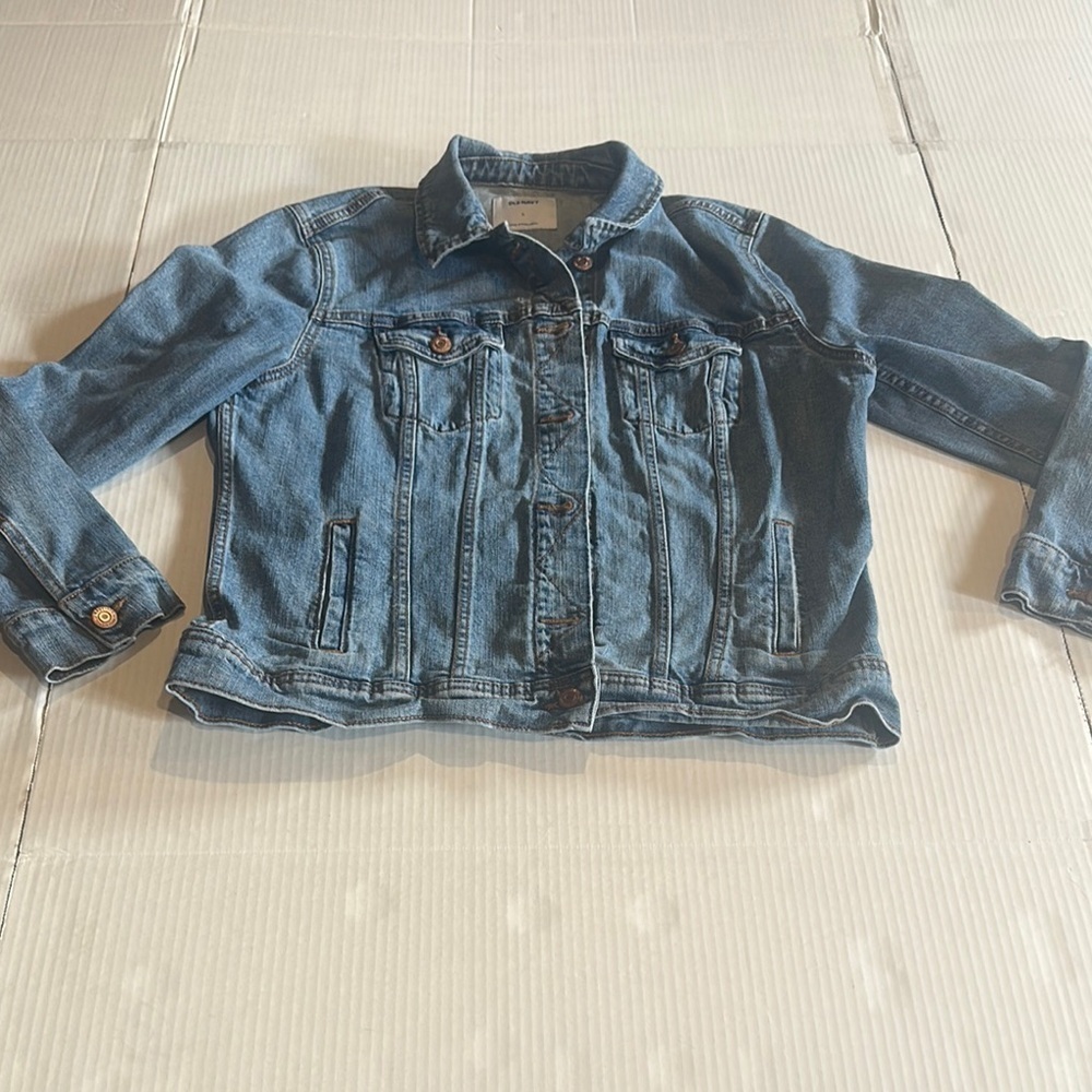 Old Navy light Blue Denim Jacket with 4 pockets button up easy to layer sz lg